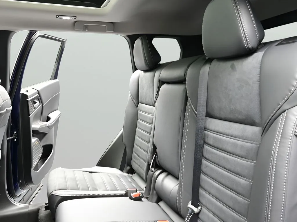 2026 Mitsubishi Outlander SE - Photo 14