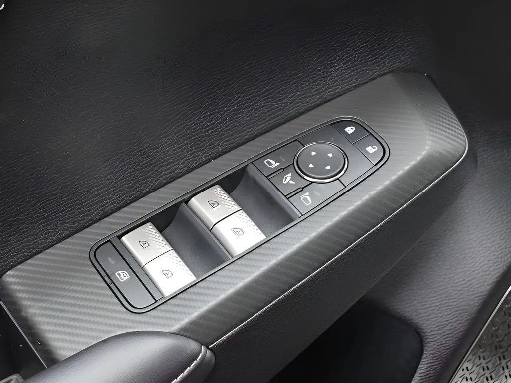 2026 Mitsubishi Outlander SE - Photo 14