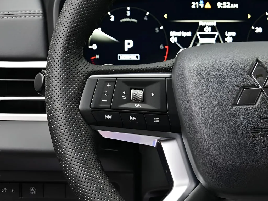 2026 Mitsubishi Outlander SE - Photo 6