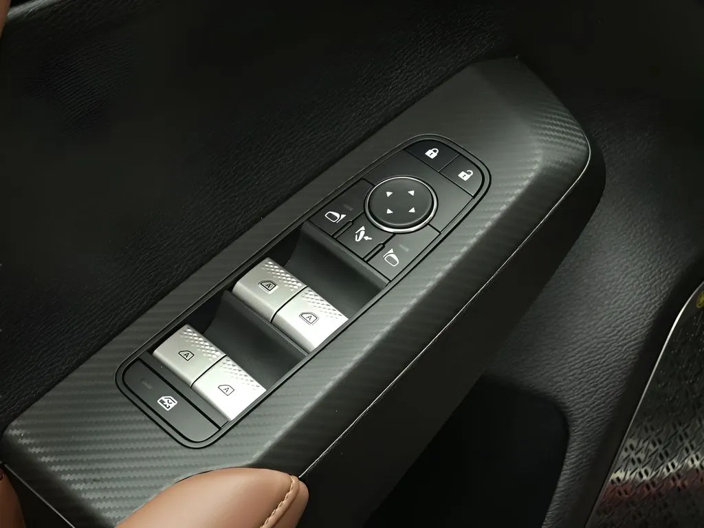 2026 Mitsubishi Outlander SEL - Photo 12