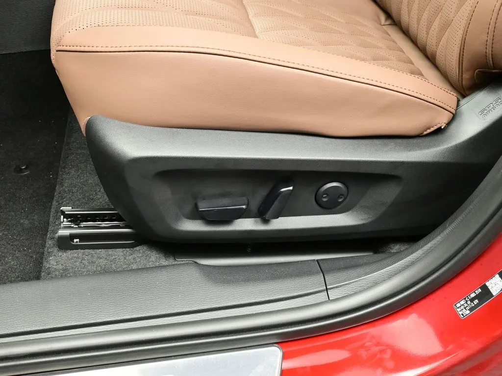 2026 Mitsubishi Outlander SEL - Photo 13