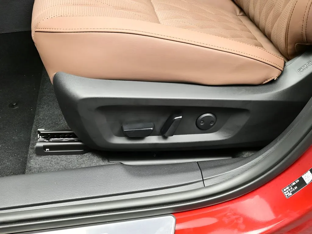 2026 Mitsubishi Outlander SEL - Photo 12