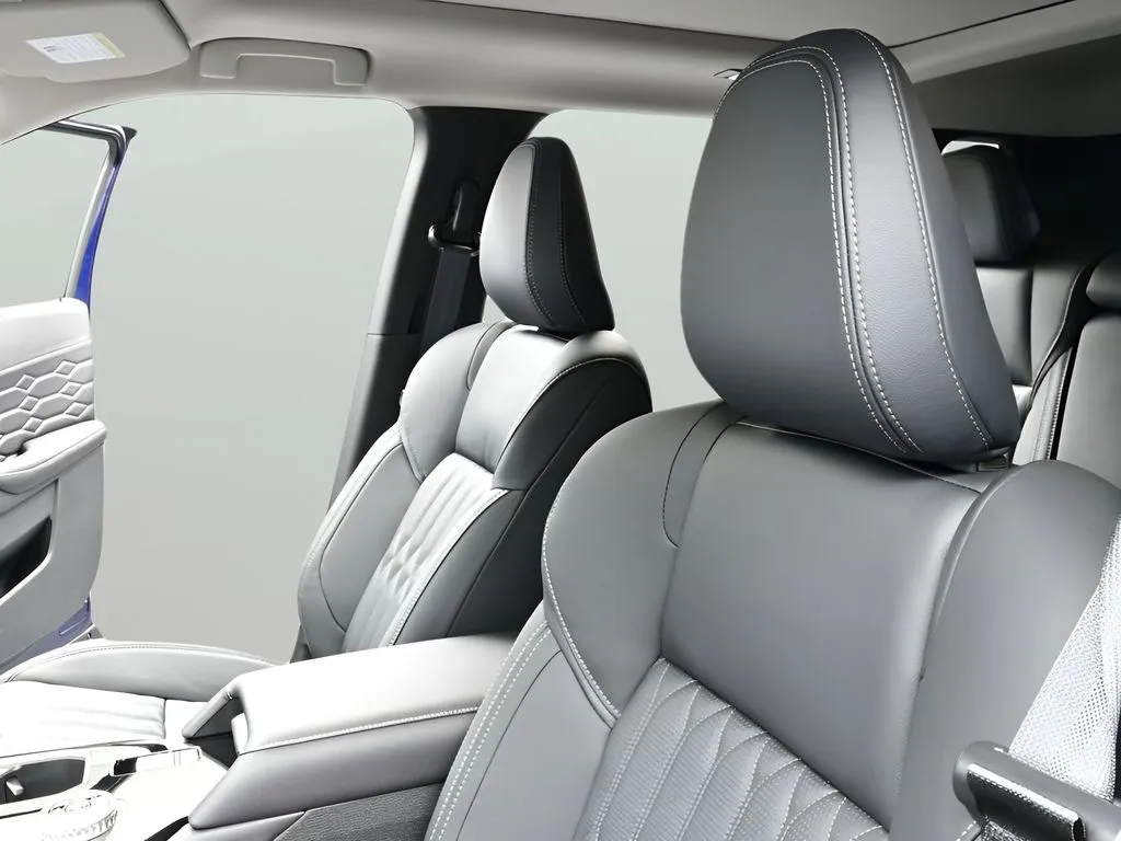 2026 Mitsubishi Outlander SEL - Photo 14
