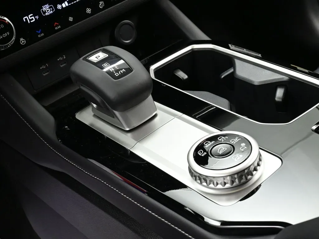 2026 Mitsubishi Outlander SEL - Photo 8