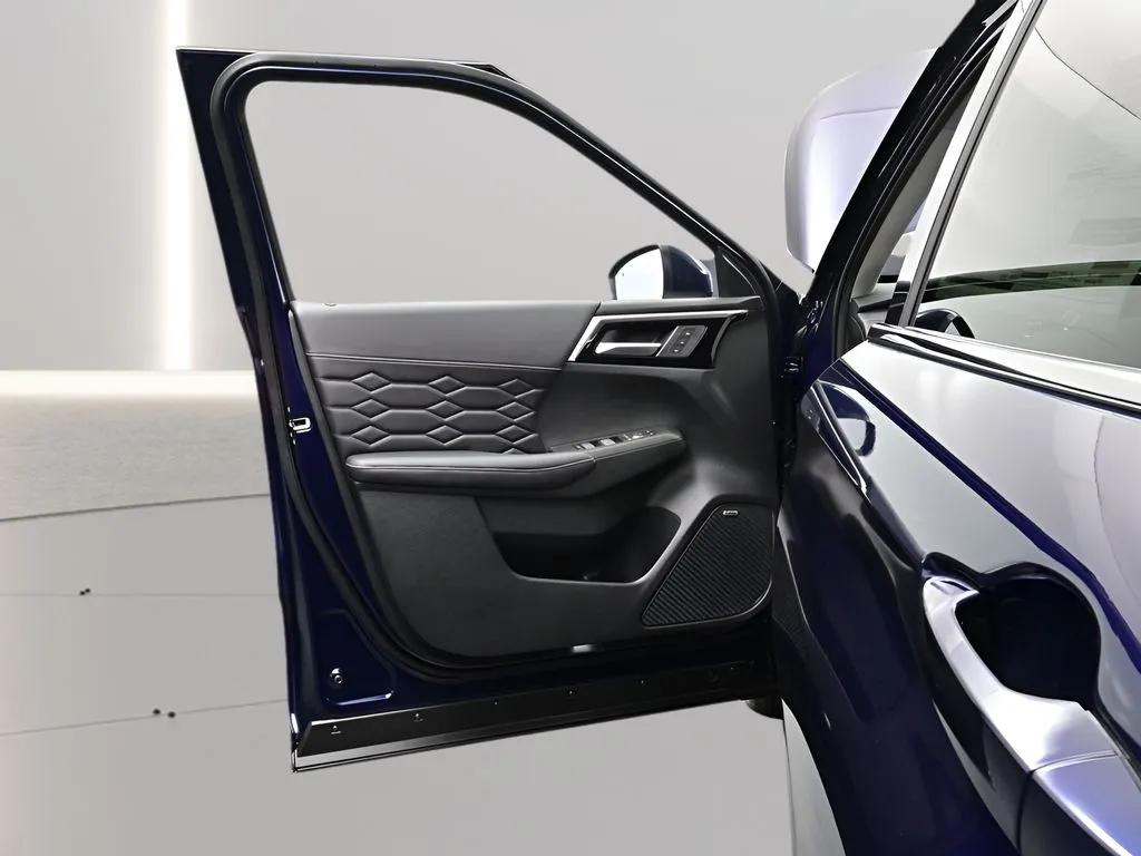 2026 Mitsubishi Outlander SEL - Photo 11