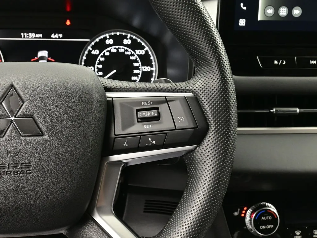 2026 Mitsubishi Outlander ES - Photo 6