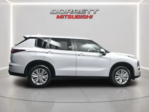 More photos of 2026 Mitsubishi Outlander ES at Dorsett Mitsubishi, IN