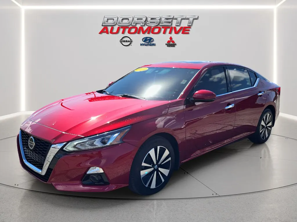 Red 2019 Nissan Altima 2.5 SV for sale in Terre Haute, IN