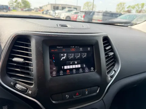 More photos of 2021 Jeep Cherokee Altitude at Dorsett Mitsubishi, IN