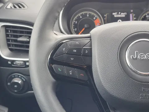 More photos of 2021 Jeep Cherokee Altitude at Dorsett Mitsubishi, IN