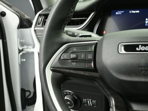 More photos of 2023 Jeep Grand Cherokee L Limited at Dorsett Mitsubishi, IN