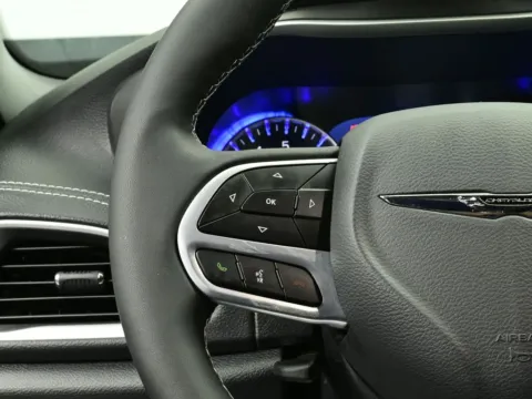 More photos of 2026 Chrysler Pacifica Select at Dorsett Mitsubishi, IN