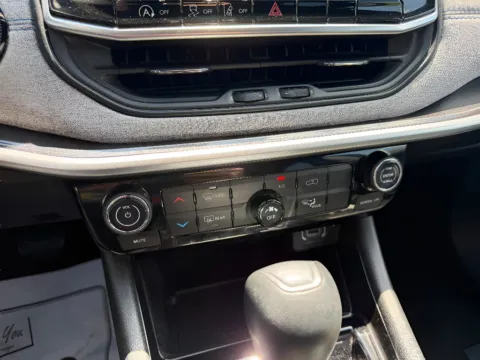 More photos of 2024 Jeep Compass Latitude at Dorsett Mitsubishi, IN