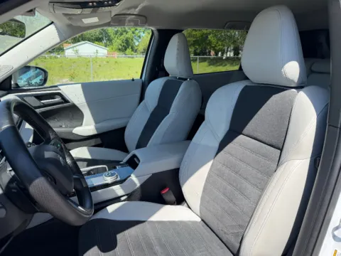 Photos of 2025 Mitsubishi Outlander SE for sale in Terre Haute, IN at Dorsett Mitsubishi