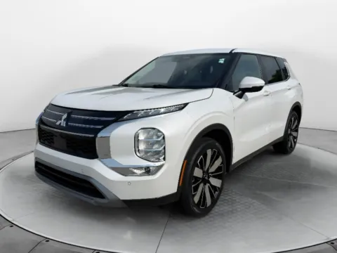 White 2025 Mitsubishi Outlander SE for sale in Terre Haute, IN