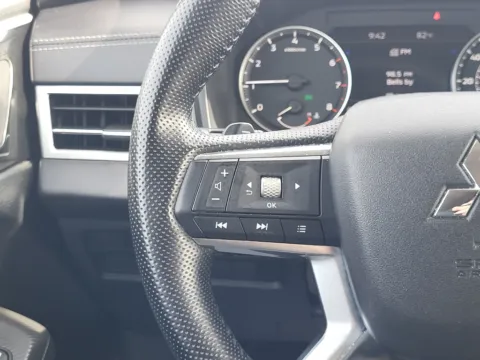 More photos of 2024 Mitsubishi Outlander SE at Dorsett Mitsubishi, IN