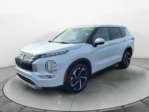 White 2024 Mitsubishi Outlander SE for sale in Terre Haute, IN