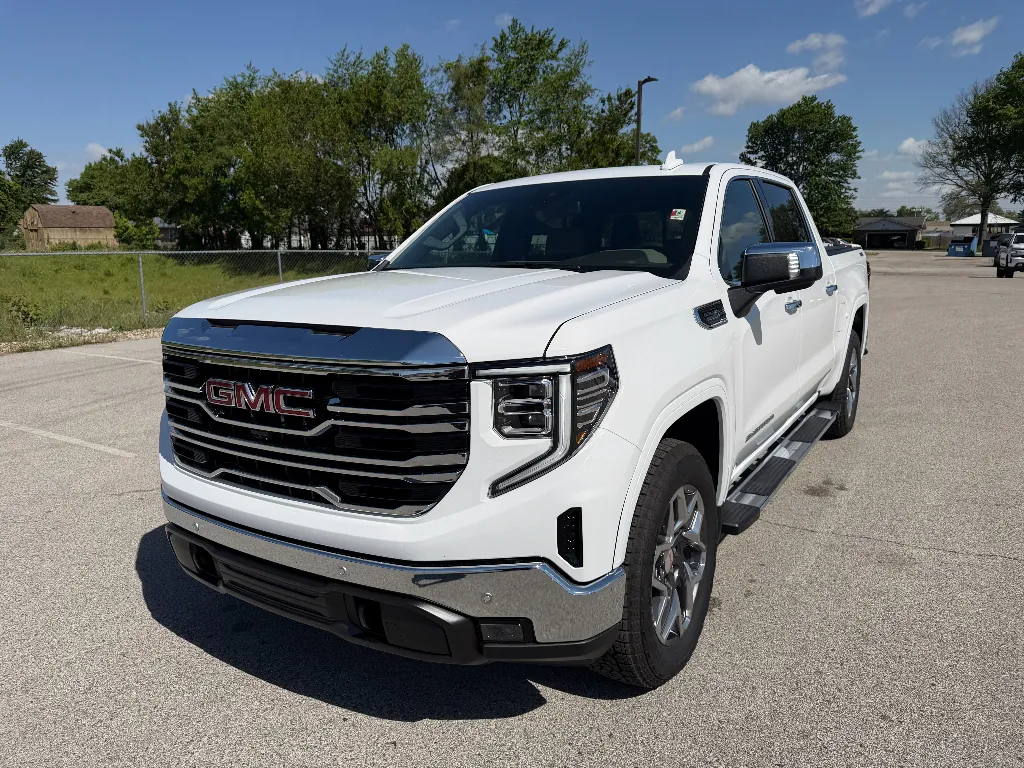2025 GMC Sierra 4WD Crew Cab Short Box SLT's photo