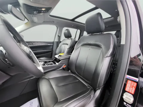 More photos of 2023 Jeep Grand Cherokee Limited at Dorsett Mitsubishi, IN