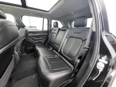 More photos of 2023 Jeep Grand Cherokee Limited at Dorsett Mitsubishi, IN