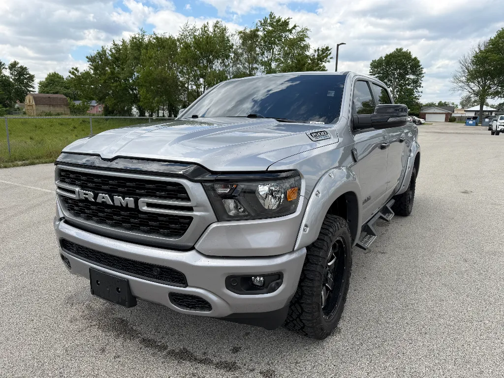 2023 RAM 1500 Big Horn/Lone Star 4x4 Crew Cab 5'7's photo