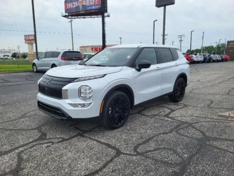 White 2026 Mitsubishi Outlander LE for sale in Terre Haute, IN