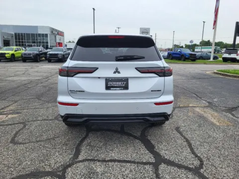 More photos of 2026 Mitsubishi Outlander LE at Dorsett Mitsubishi, IN