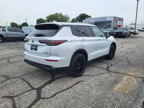 More photos of 2026 Mitsubishi Outlander LE at Dorsett Mitsubishi, IN