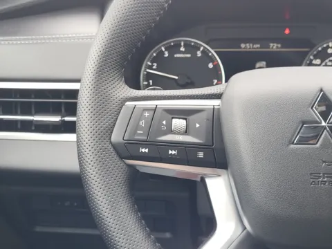 More photos of 2026 Mitsubishi Outlander LE at Dorsett Mitsubishi, IN
