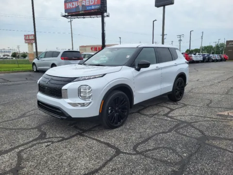 White 2026 Mitsubishi Outlander LE for sale in Terre Haute, IN