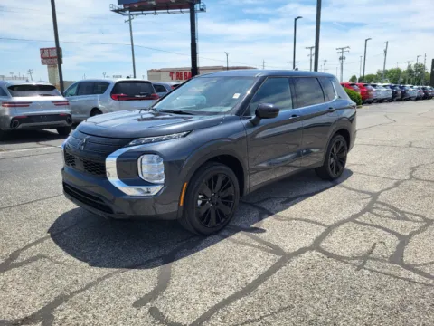 Gray 2026 Mitsubishi Outlander LE for sale in Terre Haute, IN