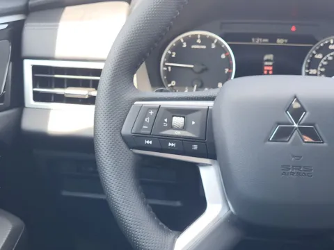 More photos of 2026 Mitsubishi Outlander LE at Dorsett Mitsubishi, IN