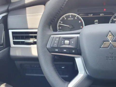 More photos of 2026 Mitsubishi Outlander SE at Dorsett Mitsubishi, IN