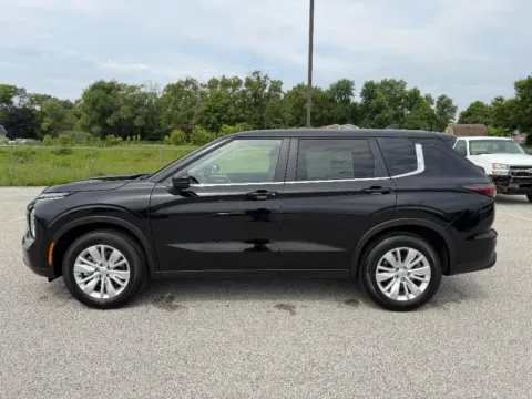 Photos of 2026 Mitsubishi Outlander ES for sale in Terre Haute, IN at Dorsett Mitsubishi