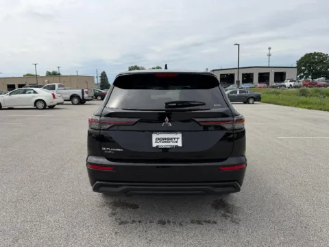 More photos of 2026 Mitsubishi Outlander ES at Dorsett Mitsubishi, IN