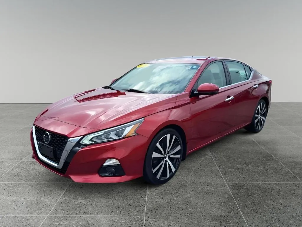 Red 2019 Nissan Altima 2.5 Platinum for sale in Terre Haute, IN