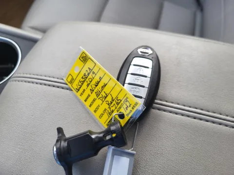 More photos of 2019 Nissan Altima 2.5 Platinum at Dorsett Mitsubishi, IN