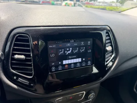 More photos of 2018 Jeep Compass Altitude at Dorsett Mitsubishi, IN