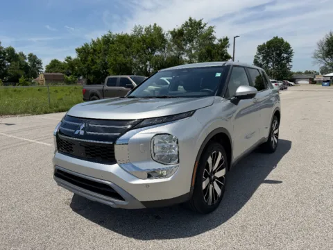 Silver 2025 Mitsubishi Outlander SE for sale in Terre Haute, IN