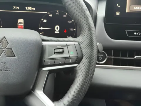 More photos of 2026 Mitsubishi Outlander PHEV SEL at Dorsett Mitsubishi, IN