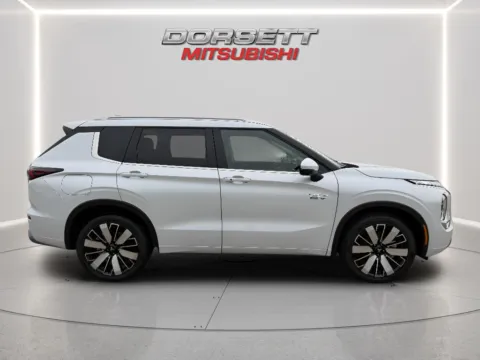 More photos of 2026 Mitsubishi Outlander PHEV SEL at Dorsett Mitsubishi, IN