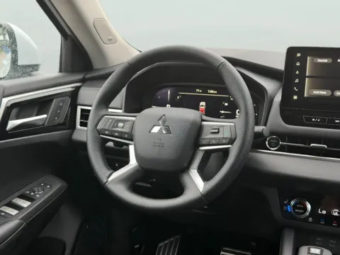 More photos of 2026 Mitsubishi Outlander PHEV SEL at Dorsett Mitsubishi, IN
