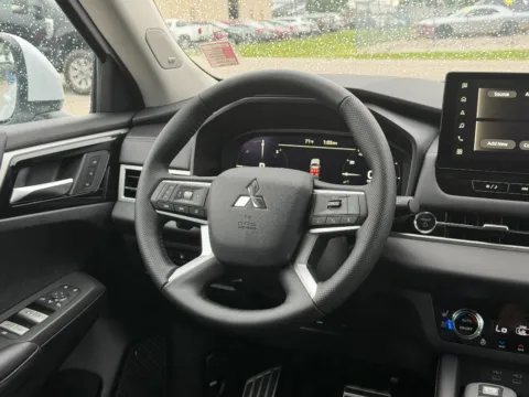 More photos of 2026 Mitsubishi Outlander PHEV SEL at Dorsett Mitsubishi, IN