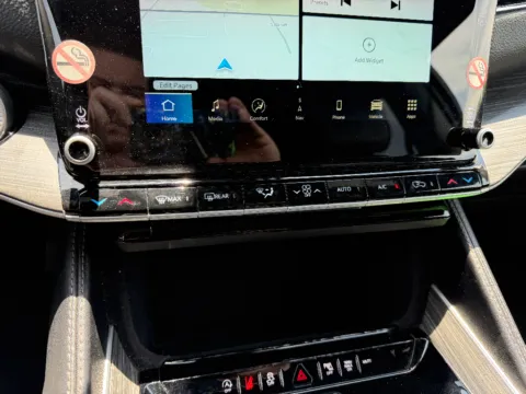More photos of 2024 Jeep Wagoneer L Series II at Dorsett Mitsubishi, IN