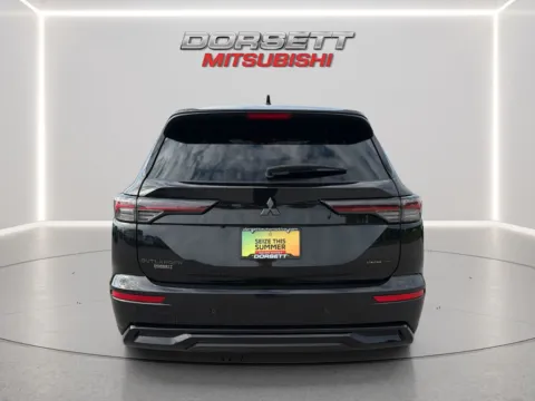 More photos of 2026 Mitsubishi Outlander LE at Dorsett Mitsubishi, IN