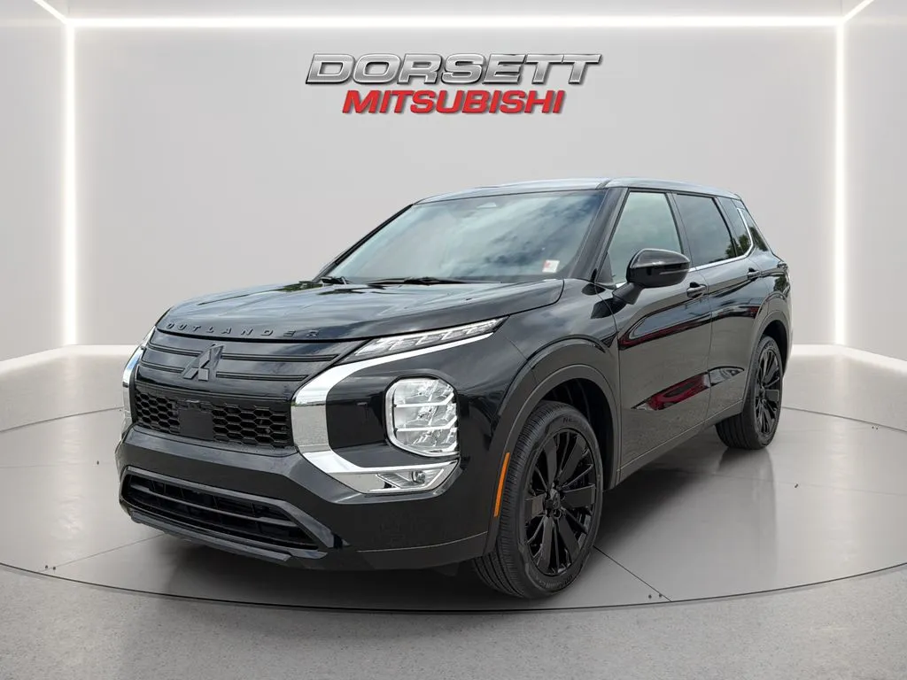 Black 2026 Mitsubishi Outlander LE for sale in Terre Haute, IN