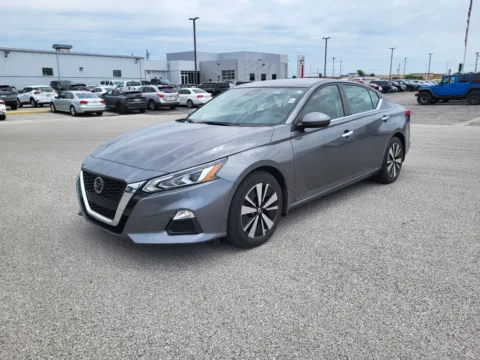 Gray 2022 Nissan Altima 2.5 SV for sale in Terre Haute, IN