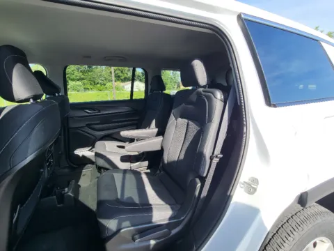 More photos of 2023 Jeep Grand Cherokee L Laredo at Dorsett Mitsubishi, IN