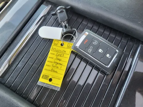 More photos of 2023 Jeep Wagoneer Series I at Dorsett Mitsubishi, IN