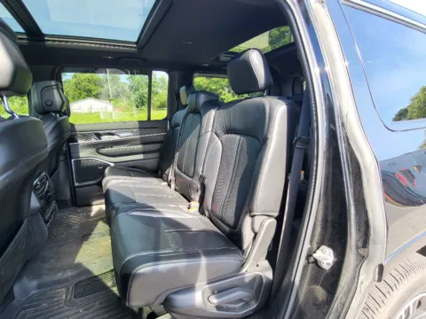 More photos of 2023 Jeep Wagoneer Series I at Dorsett Mitsubishi, IN